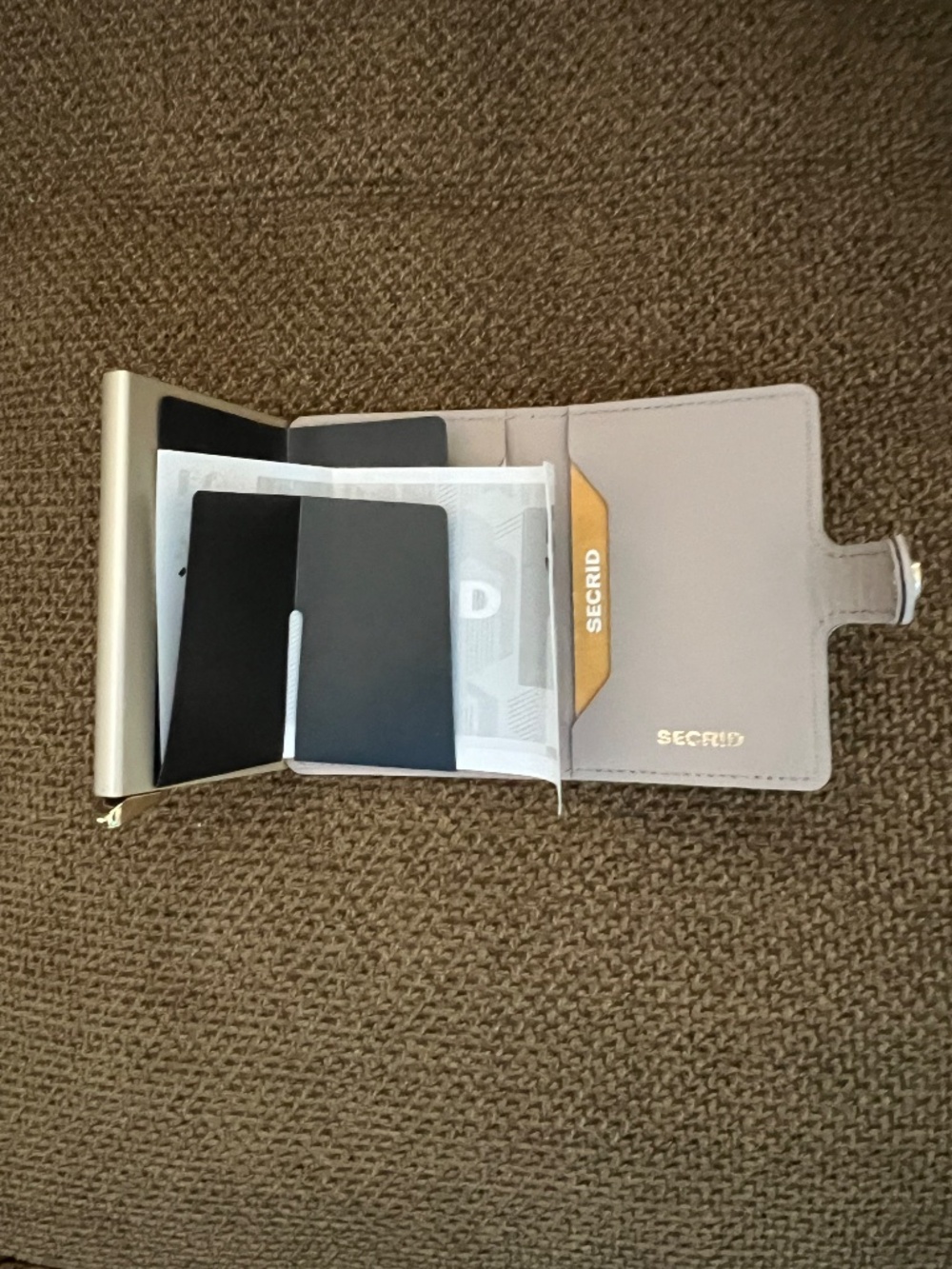 Secrid Premium Mini Wallet Emboss Design - Picture 3 of 4